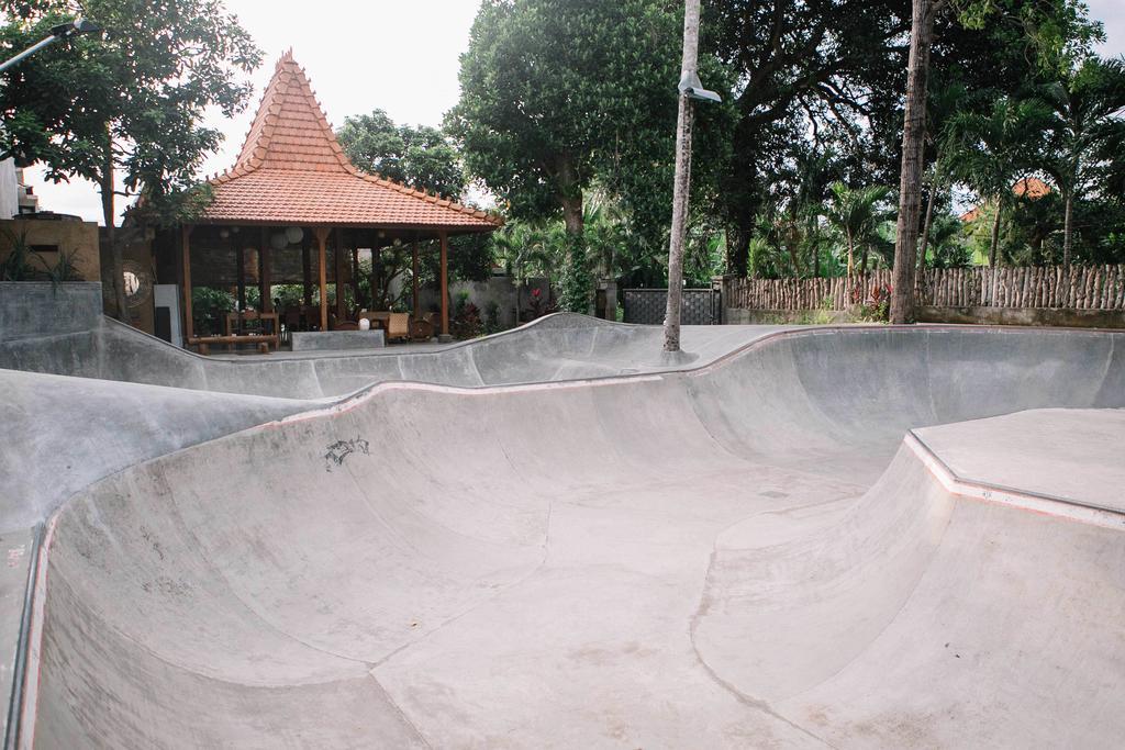 Hotel Eat Sleep Skate à Sanur Extérieur photo